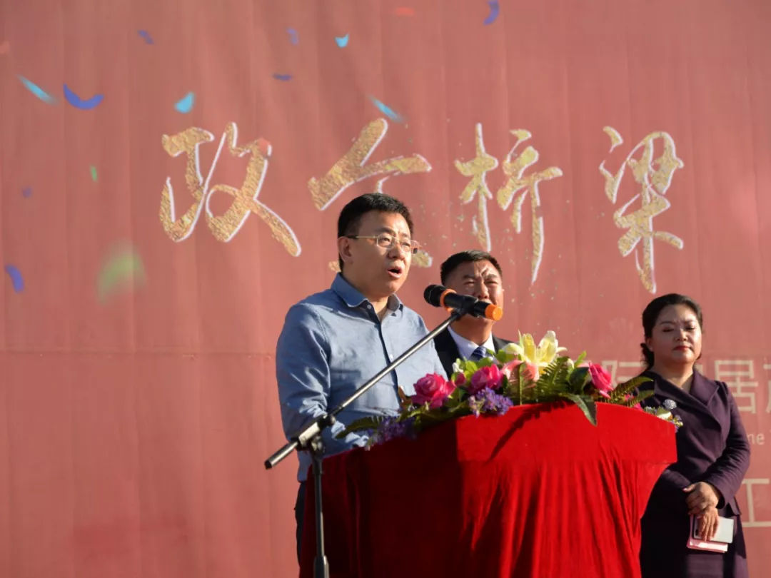 5ba36350f3c8e.jpg f8eea85a9f684c44a62bd7c0e26de684.jpg